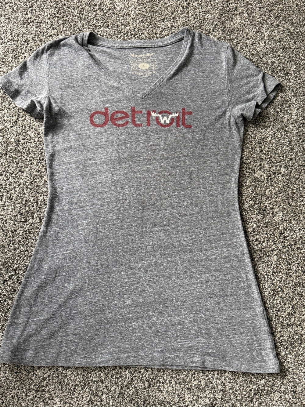Gray & red Detroit Moosejaw tee with red 'detroit' text, size L #detroit